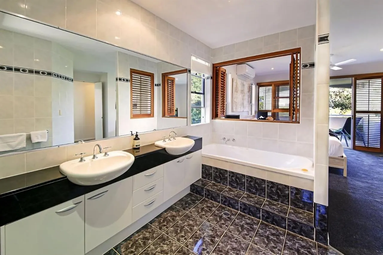 Luxury Lakeside Villa Yaroomba 澳大利亚