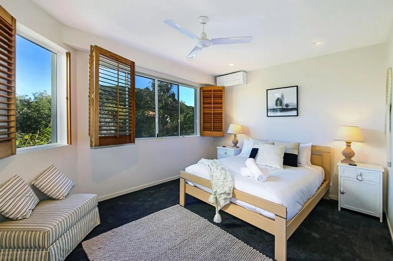 Luxury Lakeside Villa Yaroomba