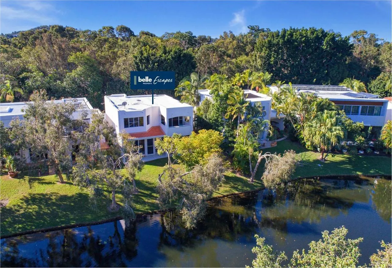 Luxury Lakeside Villa Yaroomba