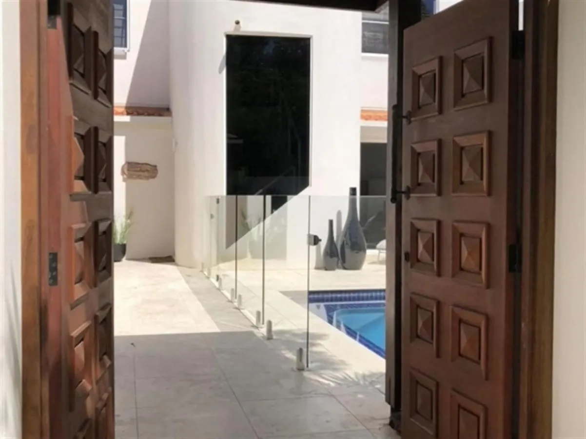 Luxury Lakeside Villa Yaroomba 0*,  Αυστραλία